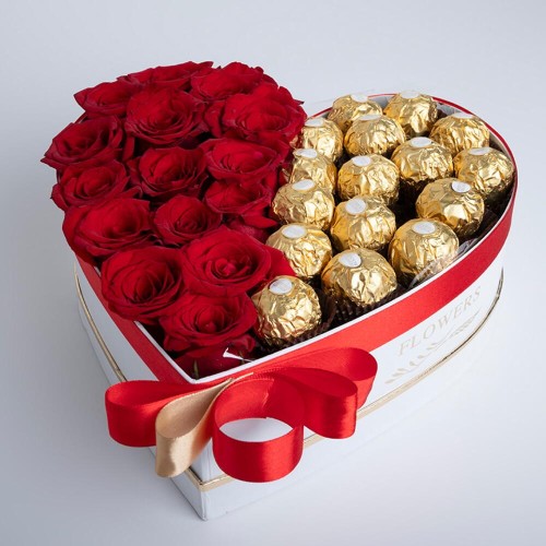 Red Roses And Chocolates Box - W Red Roses And Chocolates Box - W